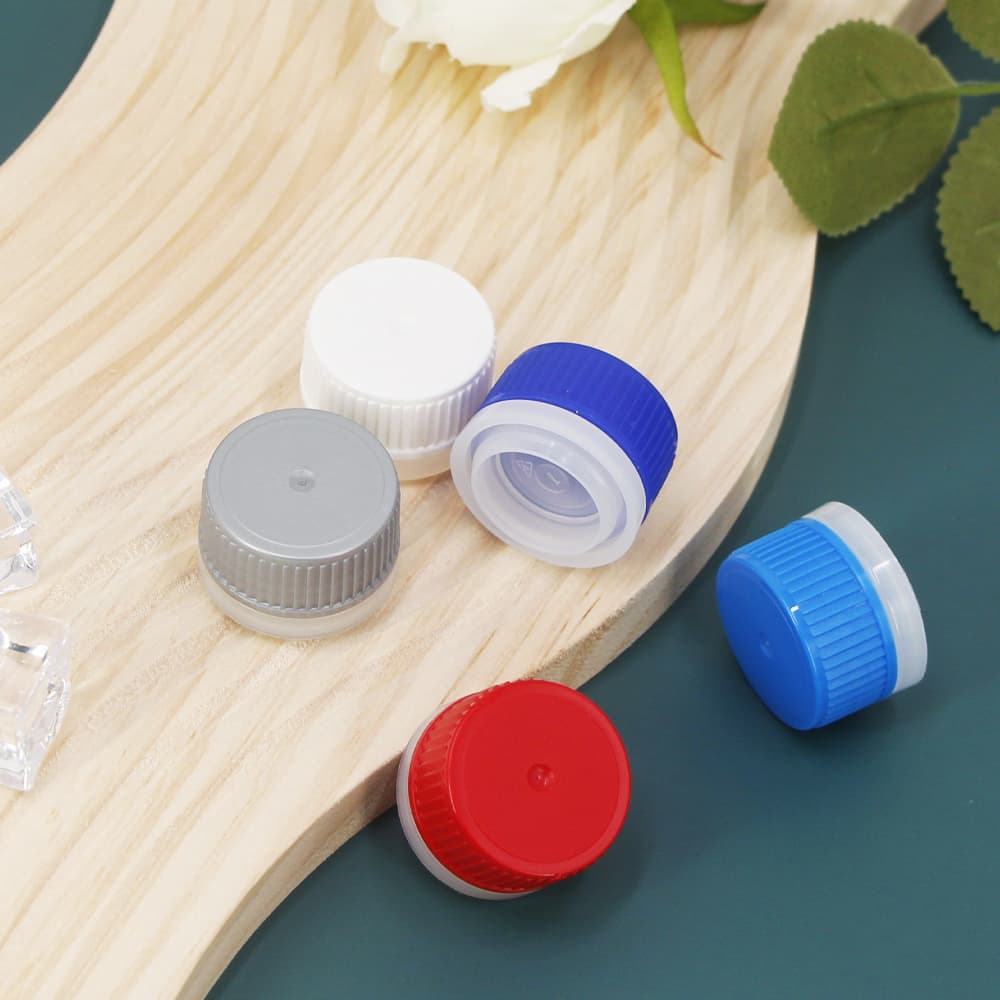 Plastic funnel cap for oil additive