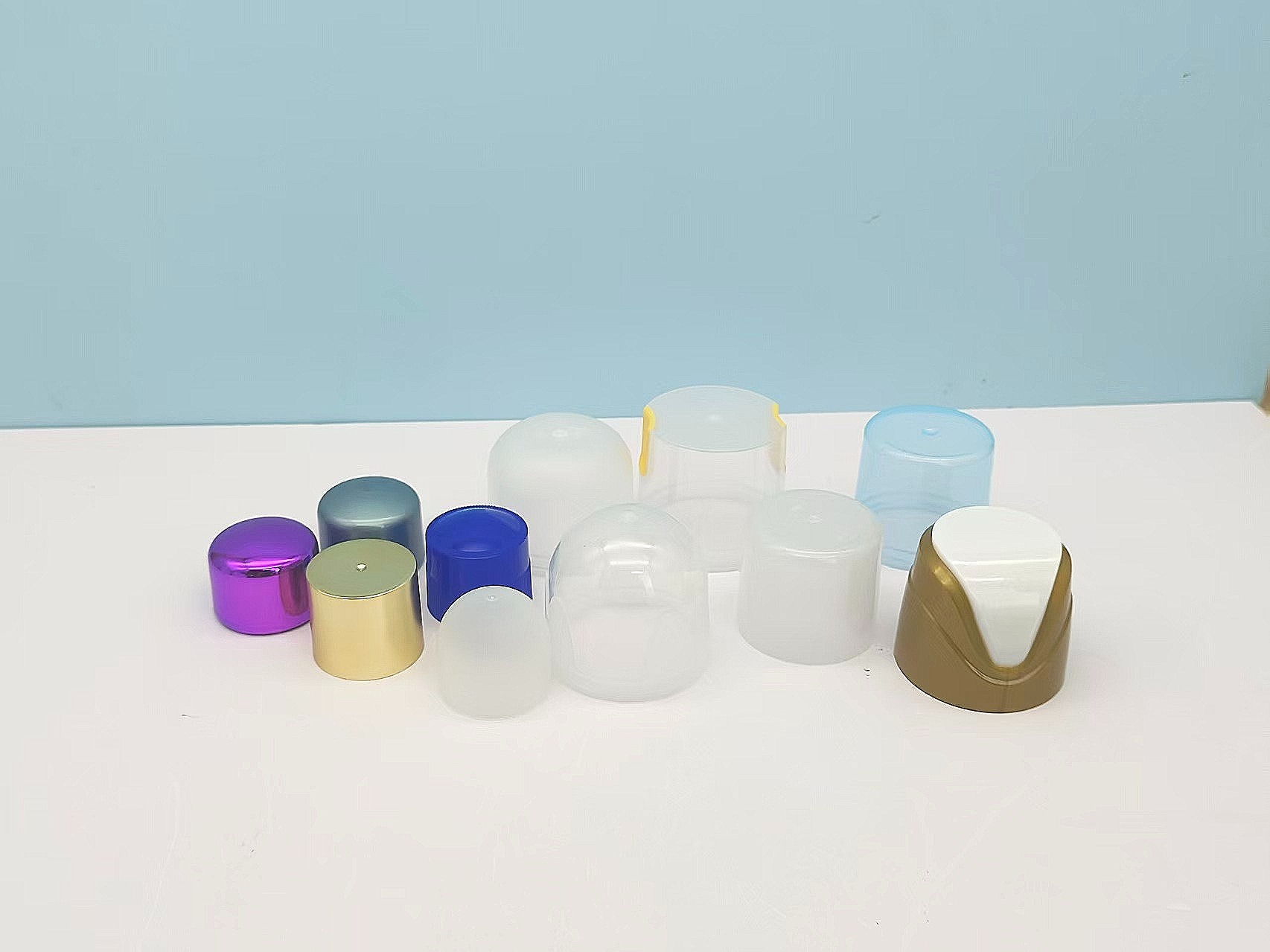 Multi-color plastic aerosol can overcaps